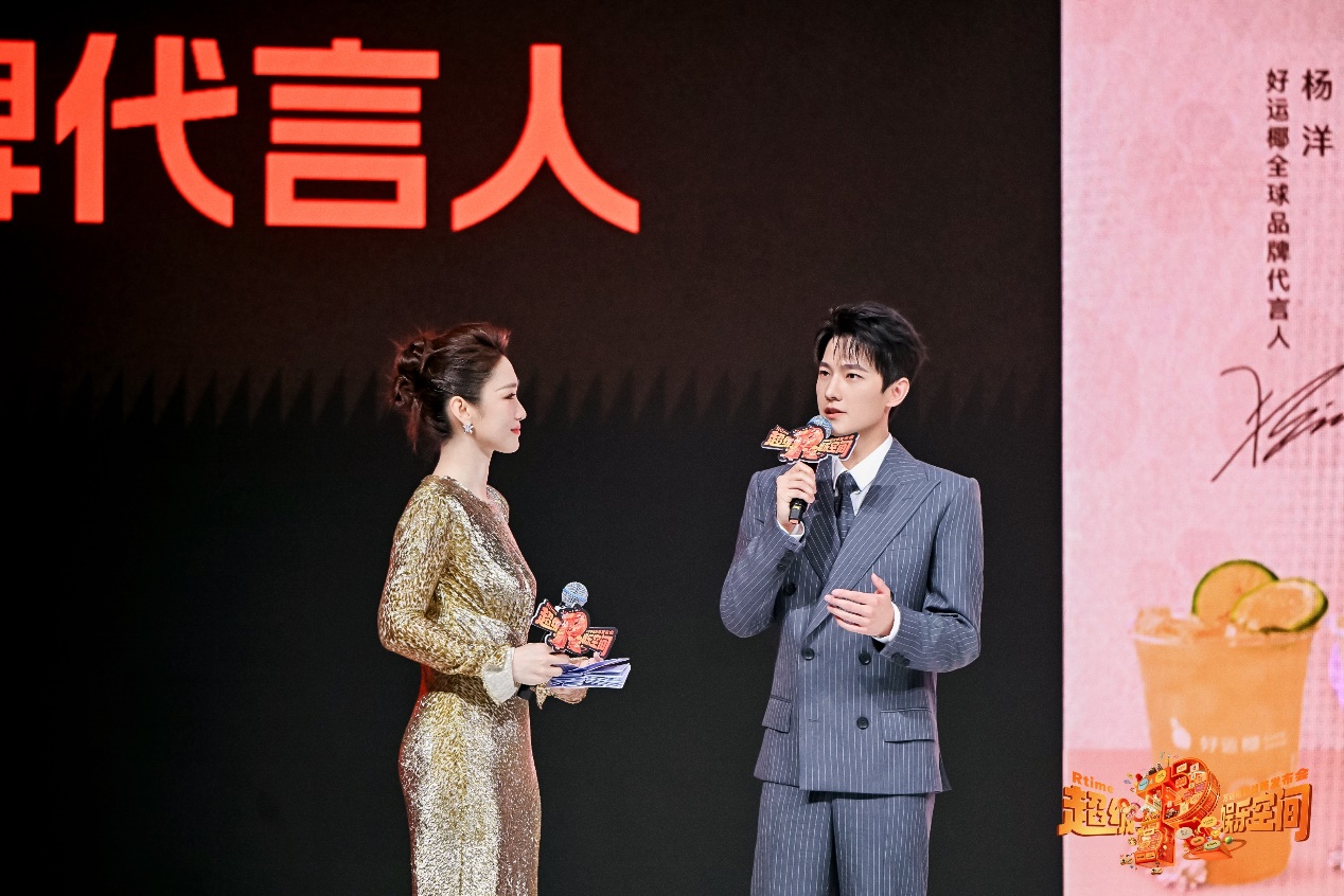 穿着西装笔挺的男子与图片配字AI 生成的内容可能不正确。